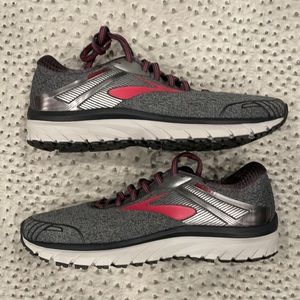 Brooks Adrenaline GTS 18, women’s size 10.5, Width D, Wide